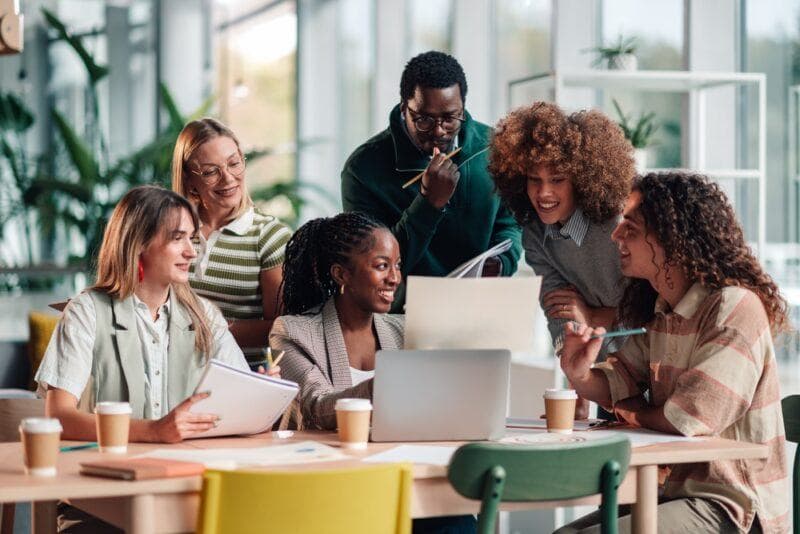 What Is A Learning Organization? Characteristics, Benefits, And Real-World Examples