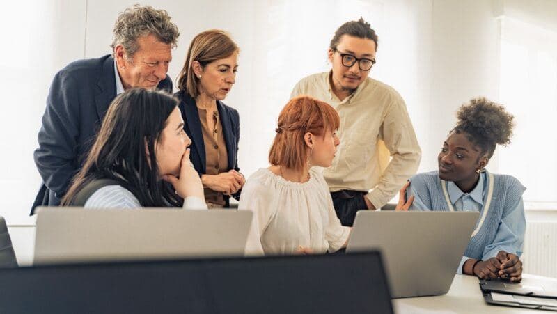 Social Learning Theory: Bandura's Model And Its Modern Workplace Applications